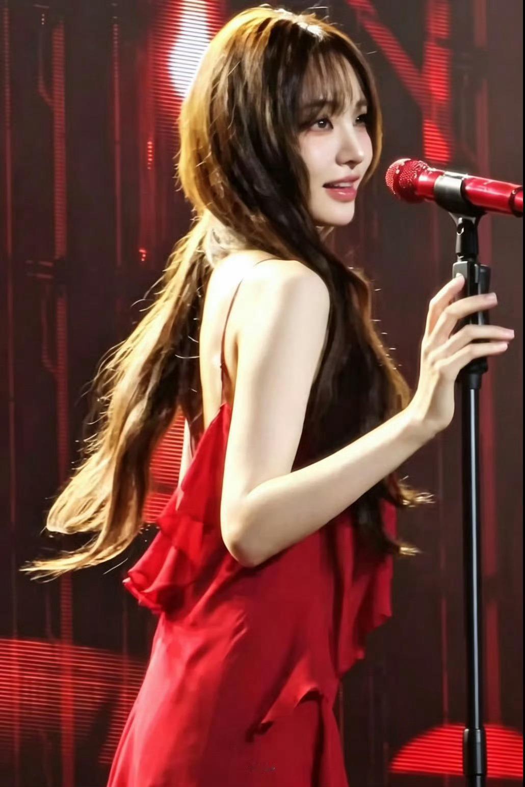ive没少吃火锅吧 投稿【liz金志垣】unreal美丽红裙暴君 