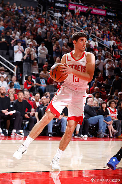 里德·谢泼德职业生涯首发时场均数据：🔻17.1分🔻3.8个篮板🔻 5.5次