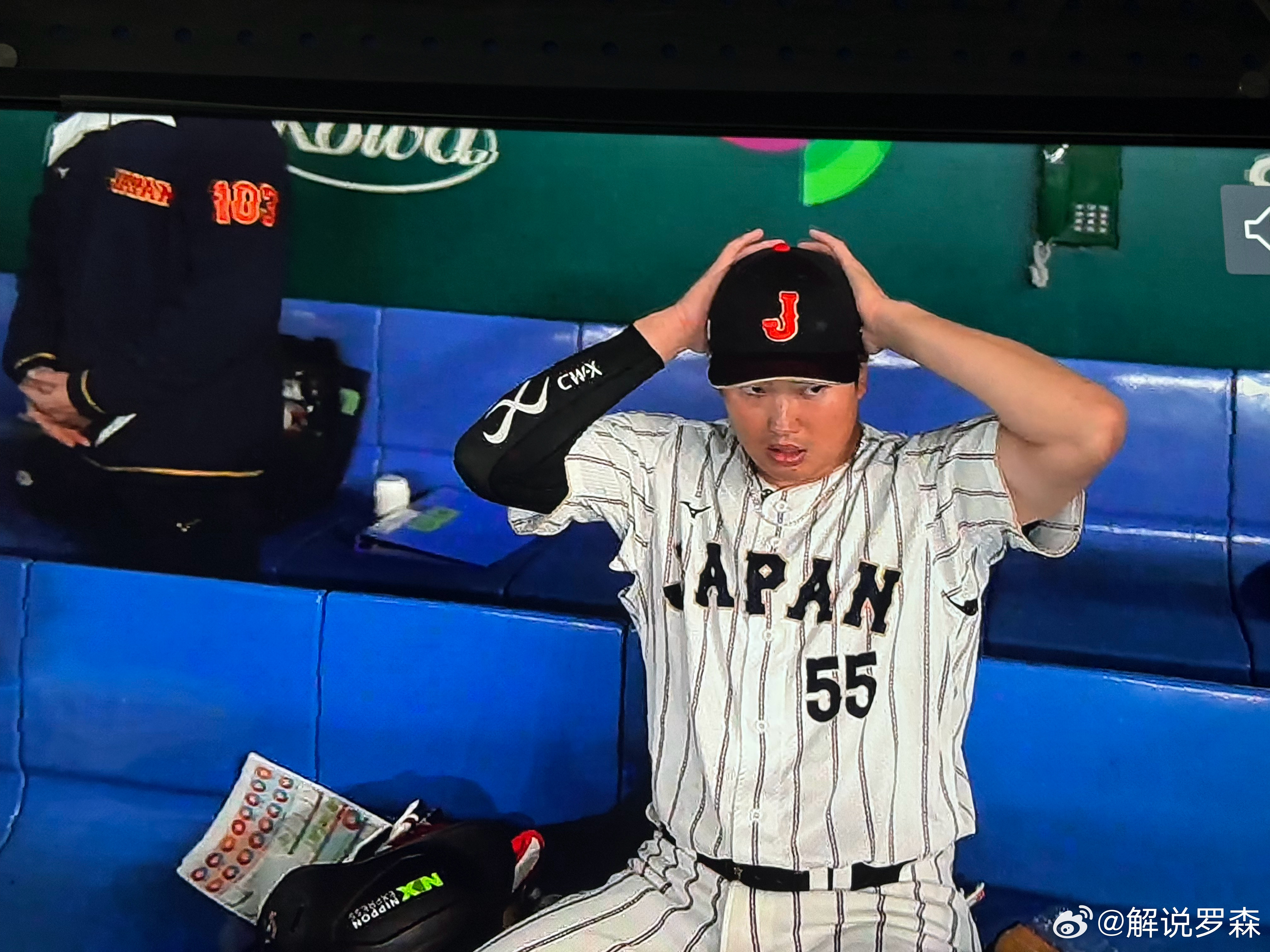 村上宗隆这个菜逼，大部分时间冒充大联盟球员，垃圾时间怒刷一发满贯炮。 