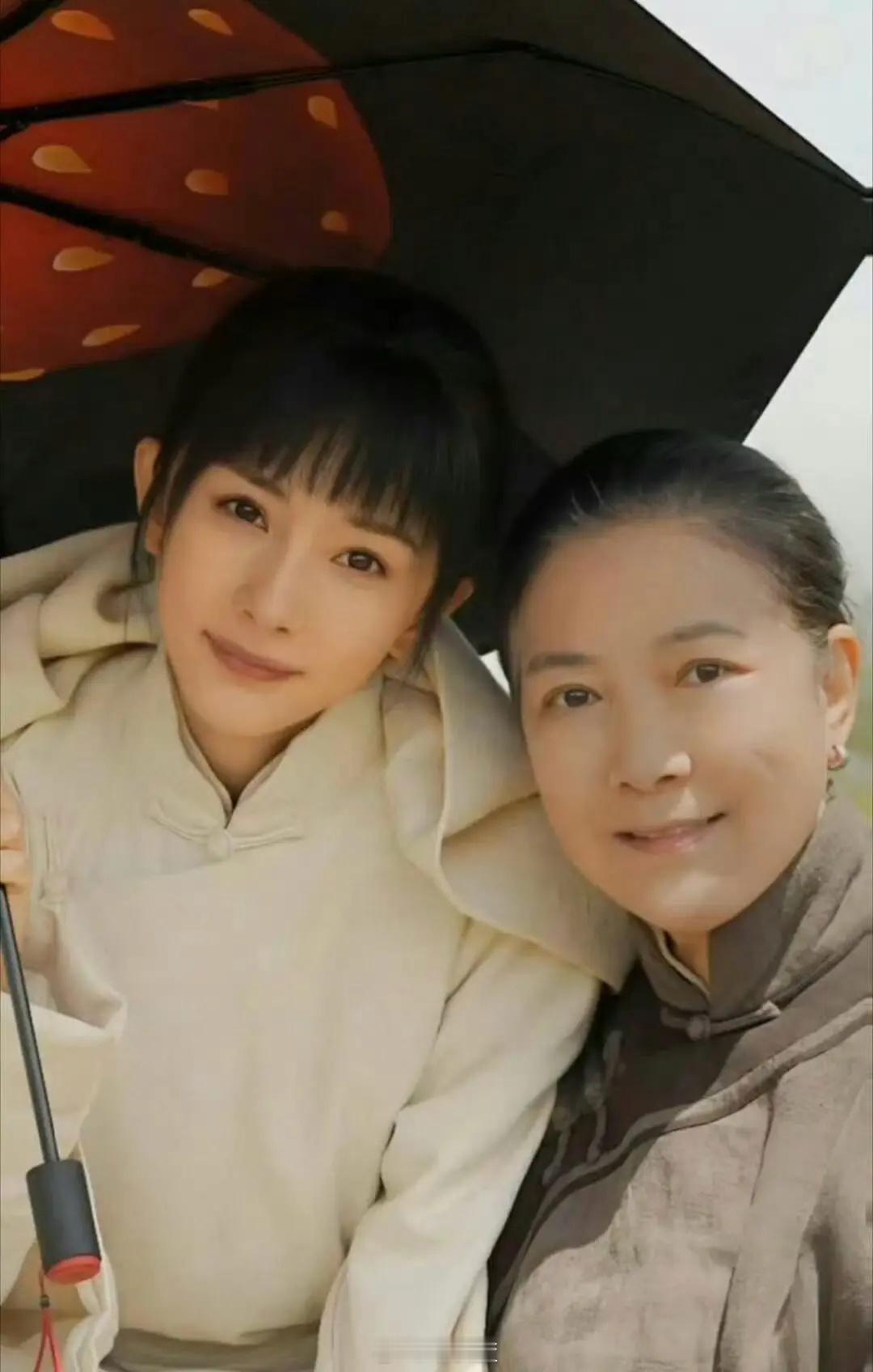 绣绣娘的扮演者沈丹萍，年轻时候也挺漂亮的，她也曾获得过百花影后和飞天女配。那时候