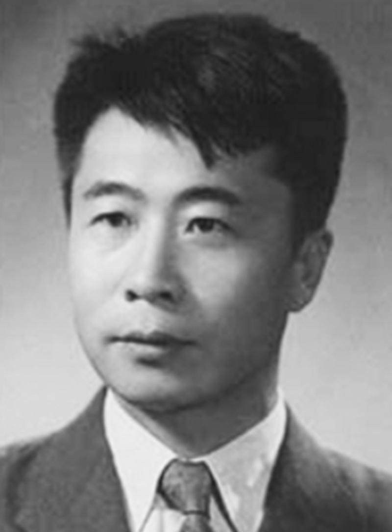 《林海雪原》1957年9月出的，首印两万册，没听说王府井抢疯了，但后来几年翻着跟