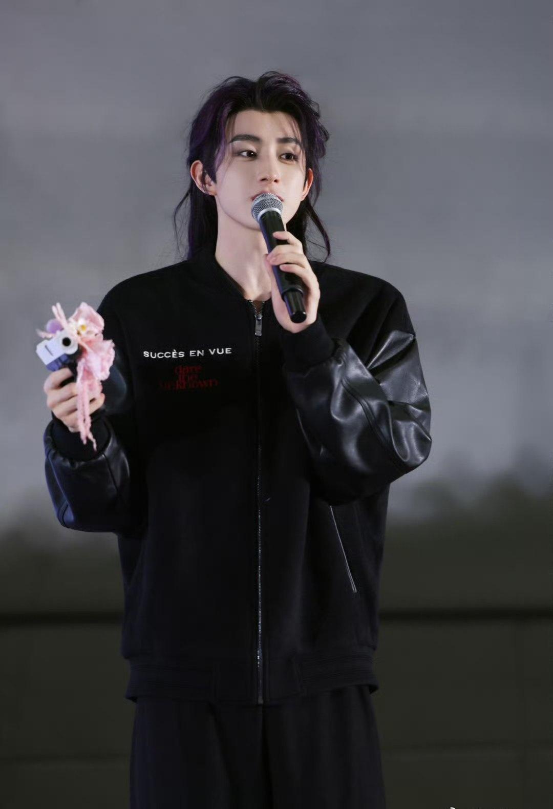 ｜敖瑞鹏沈羽洁杀青采访 
＂零碎的星光汇聚，闪烁着我的青春.＂𝓕𝓇𝒶𝓰?