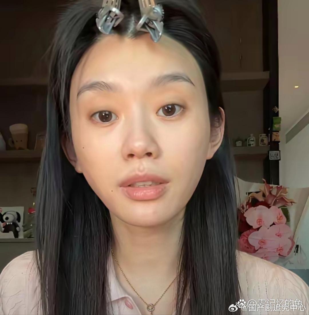 奚梦瑶素颜都这么漂亮，何猷君眼光真好。 