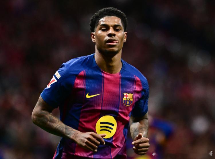 据《阿斯报》报道，巴萨对今夏买断拉什福德有疑虑，他们将引入阿布德或谢尔德鲁普作为