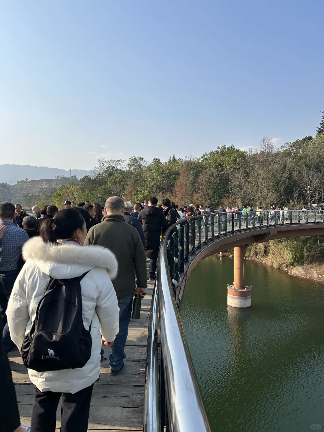 除夕天气太好了！达州莲花湖山上长满了人