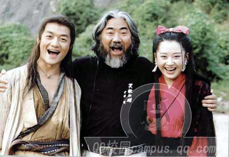 当年和李亚鹏合影的许晴笑得可爱美丽又风情，许晴是最有女人味的女星。如今年已过百的