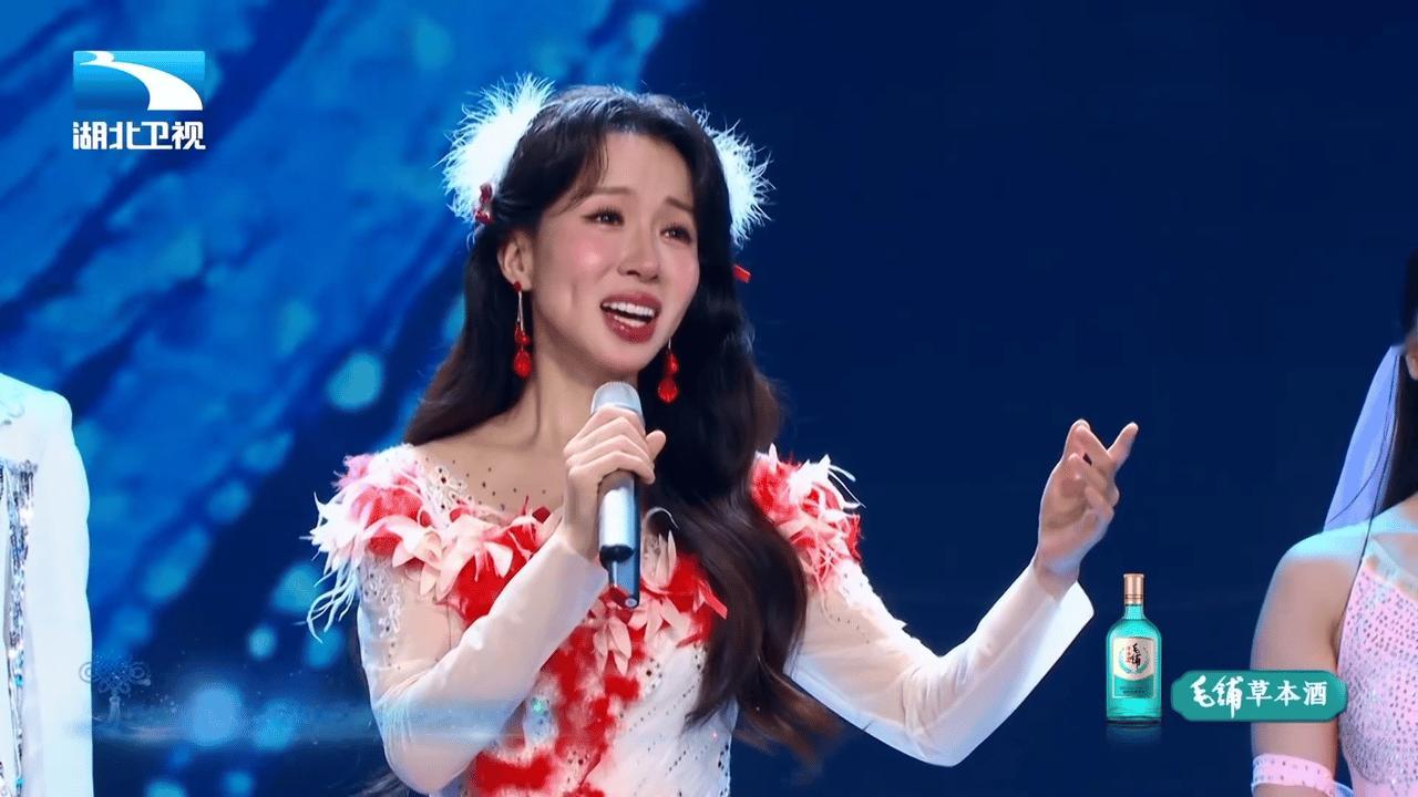 高瑞璇春晚唱完你的唱你的谁还没被高瑞璇的春晚舞台圈粉！初一多台晚会连轴转，无缝衔