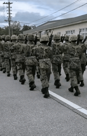 这是蠢蠢欲动、重蹈覆辙的步伐，看来小日子的好日子是过够了，又开始野心膨胀、没事搞