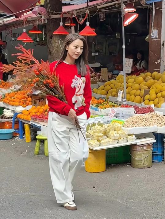 女星高圆圆街头照片