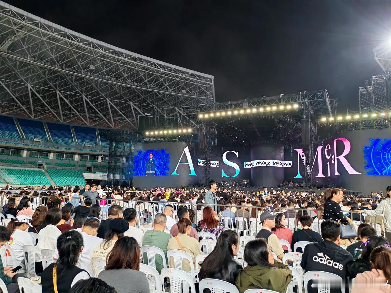 张惠妹福州演唱会

即将开唱，场内外气氛都很火热，你准备好大合唱了吗！欢迎评论现