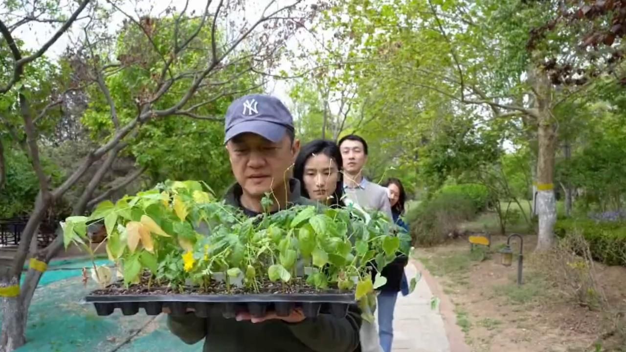 李亚鹏：无论鹏哥干什么，海哈金喜总是站在身后默默的支持