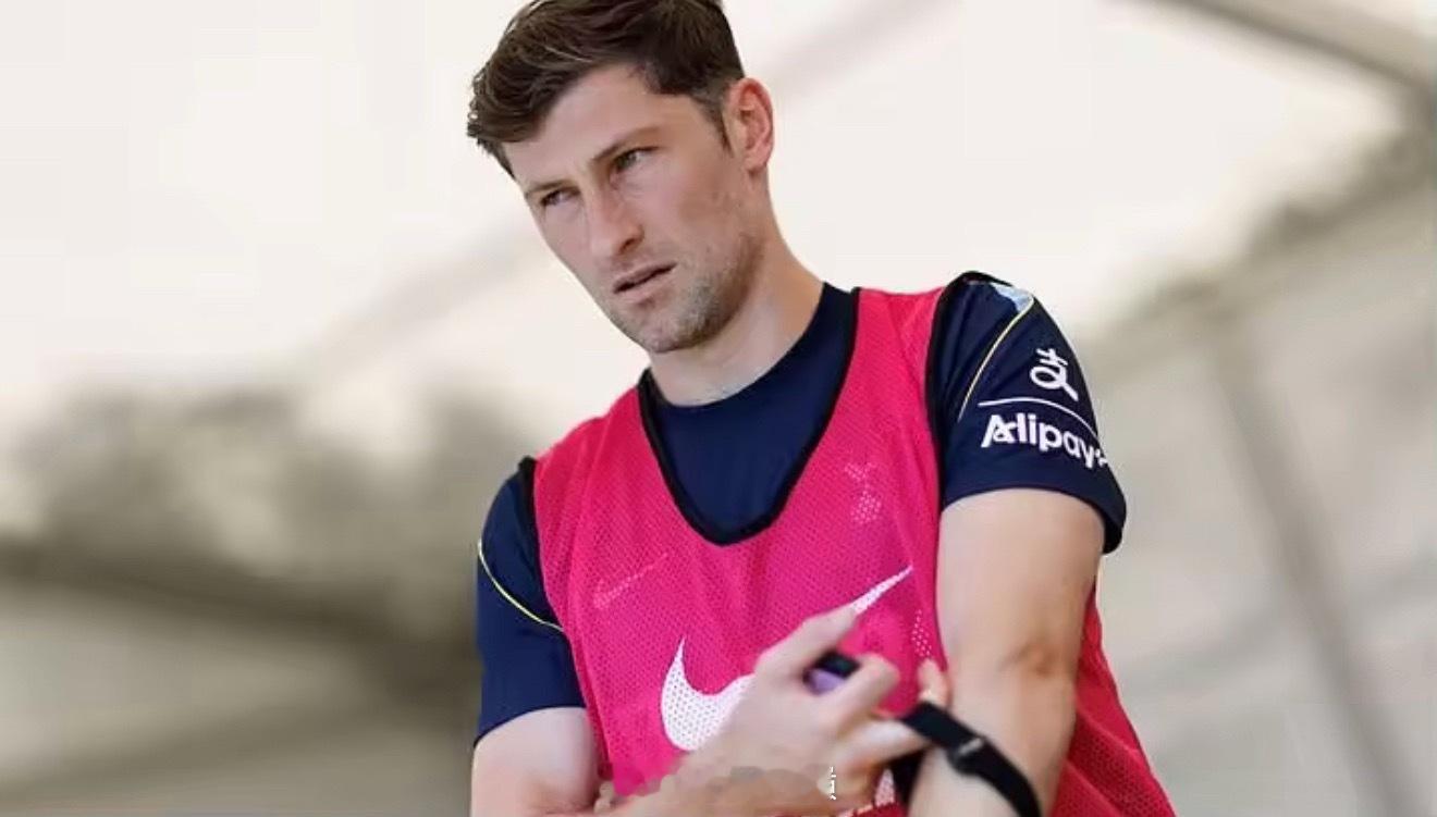 talkSPORT热刺专门记者Chris Cowlin报道，热刺老将本·戴维斯已