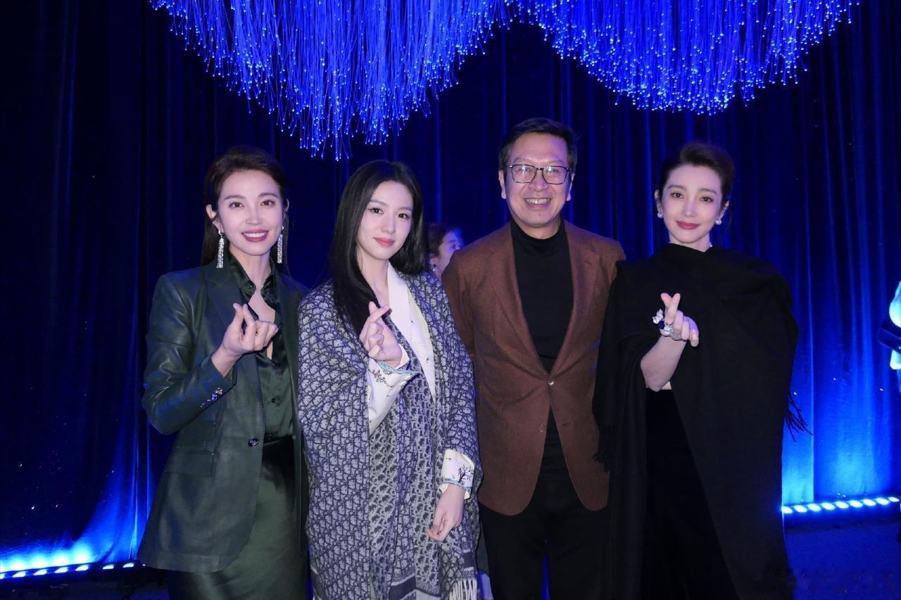 周也牛仔裤 大大方方周也好美 