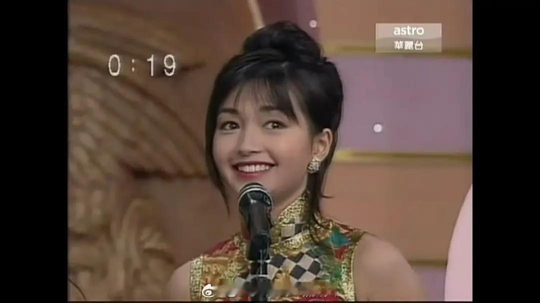 刷到了李绮红的近照！她也是童年回忆了吧，之前的杨排风、小辣椒和小郭襄！还有包三姑