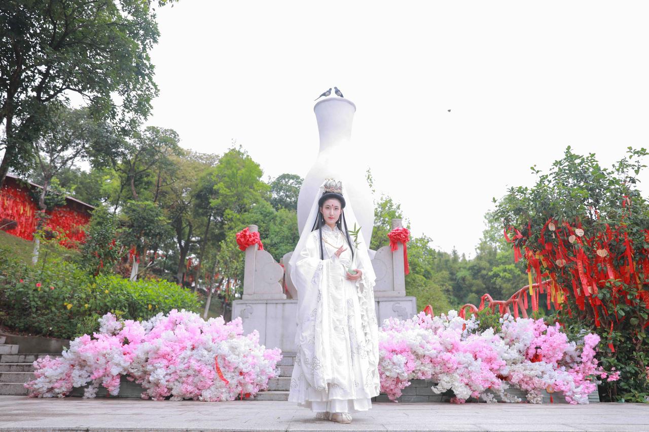 东莞观音山求姻缘！灵验打卡盼脱单

2025年东莞观音山将迎来重要的日子，这可是