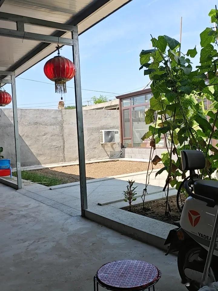 节气这东西真神！
早上一推门，一股凉风儿，清爽爽的就吹了进来。
哦，原来今天是立
