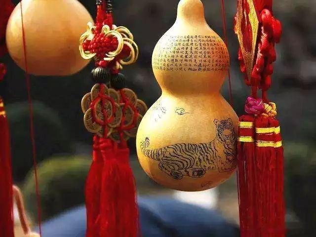 兰州刻葫芦藏微缩丝路山河藏在兰州老巷里的指尖非遗，把万里丝路山河，尽数收进一枚掌
