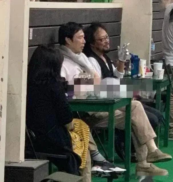 这两个安徽桐城人
大家觉得谁更加财力雄厚？