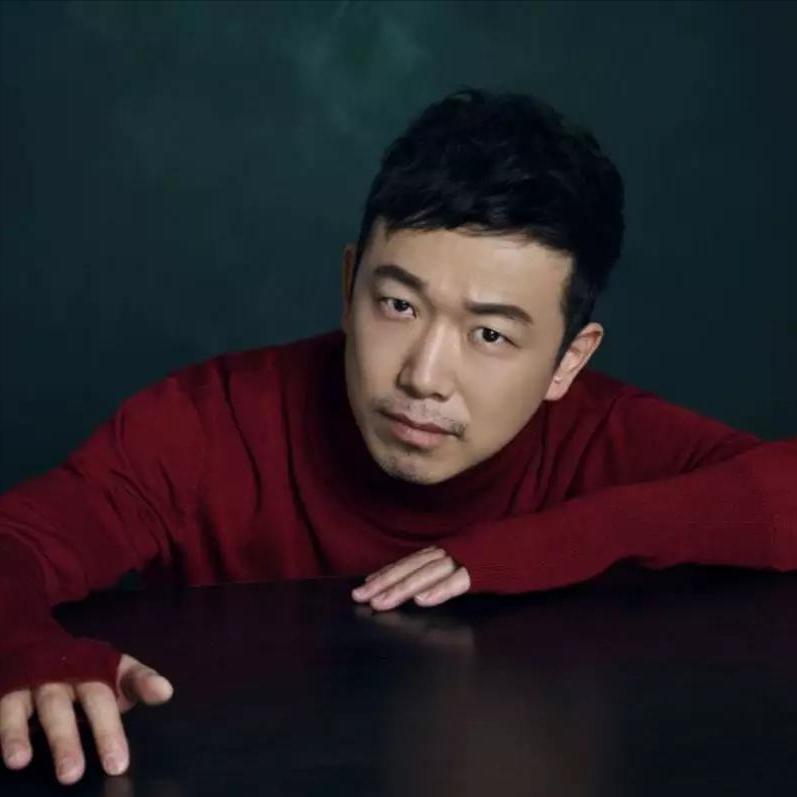 演员，潘斌龙说，我也想过，演一个偶像剧啥的，后来一想，不成，有点恶心，女主角看见