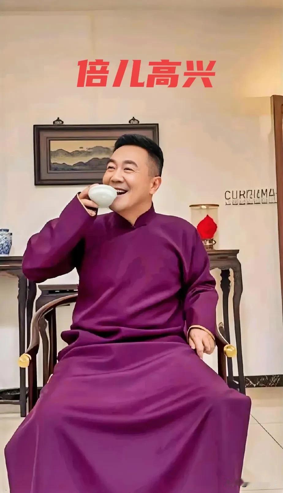 恭喜杨议师承侯宝林大师
   
(恭)贺新春
(喜)出望外
(杨)穿三叶 
(议