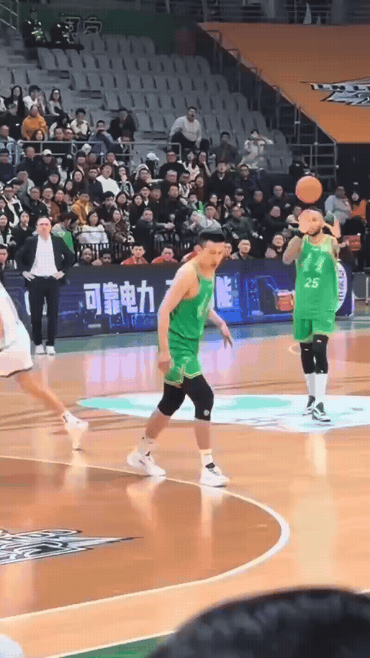 从这个球就能看出来莫兰德传球意识非常强，而付豪完全没有战术意识球商很低。

莫兰