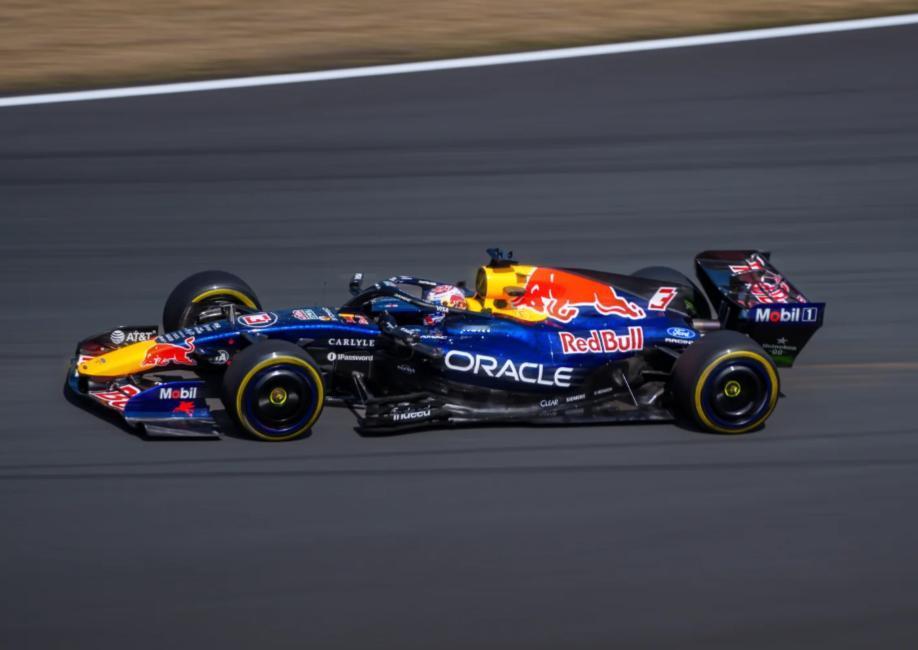 F1 美国站深度分析，为什么 COTA 的一号弯总能制造大乱斗
只要看 F1 美