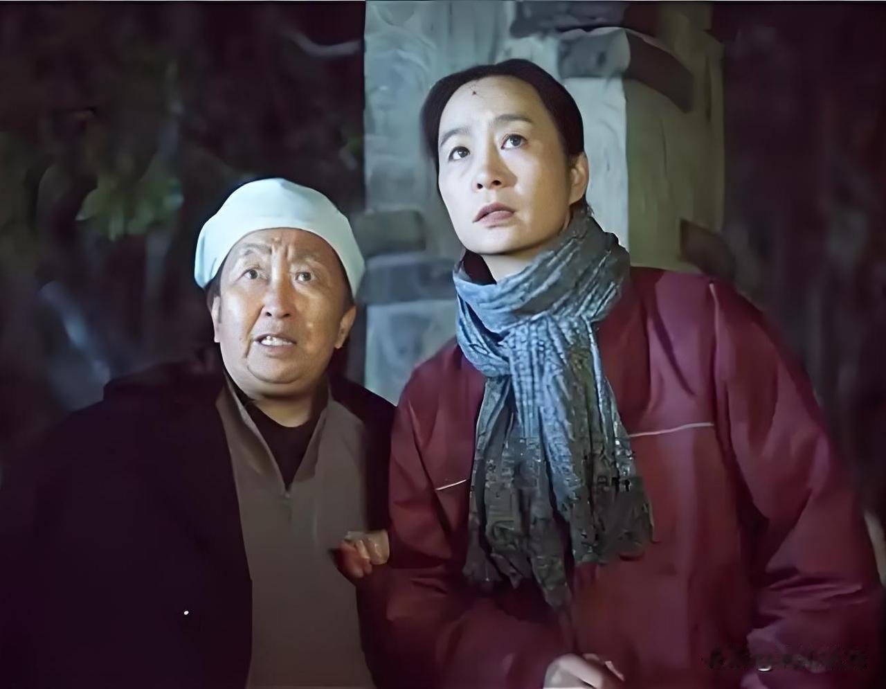 🎬 这是彭玉老师在电影《月圆今宵》（2001年）的剧照。
当年，她凭借片中精彩