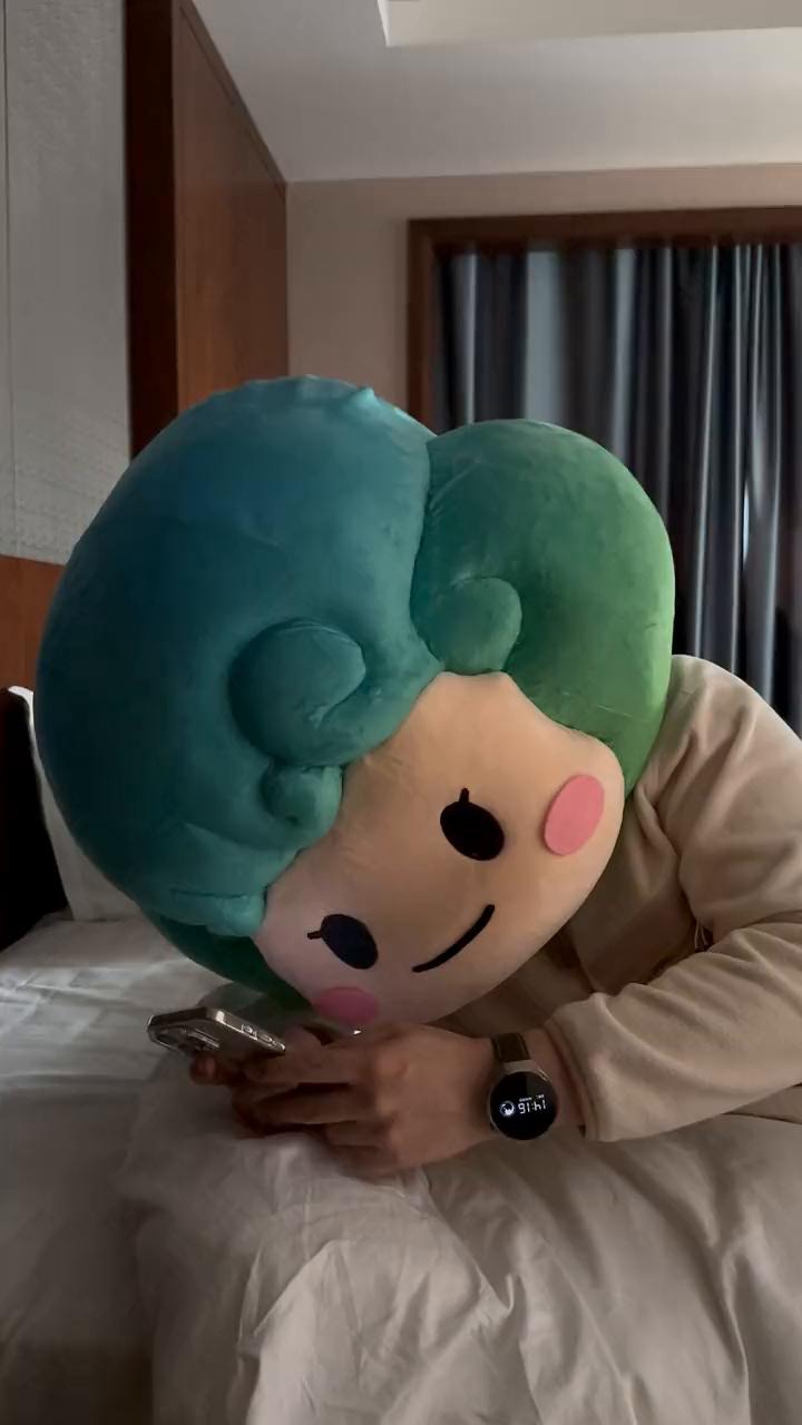 今天是末世来临前的第二天，大家都在疯狂囤货，而我也不例外。我到超市囤了600个鸡