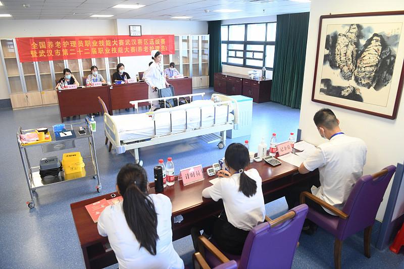 未来最有发展的职业是什么？
       此前人社部发布的新职业名单中，多个赛道