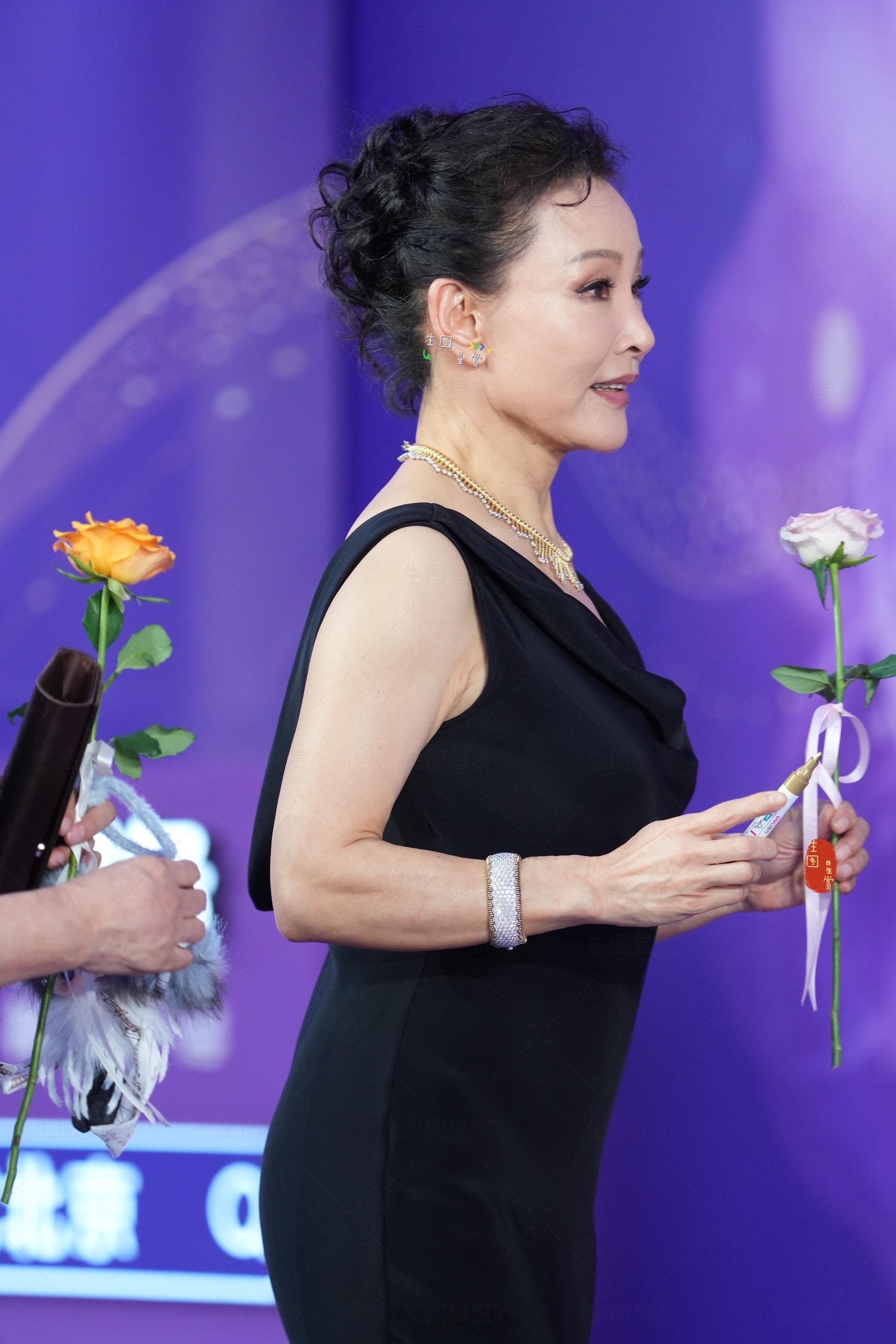 陈冲百花奖闭幕式，优雅到老第38届大众电影百花奖