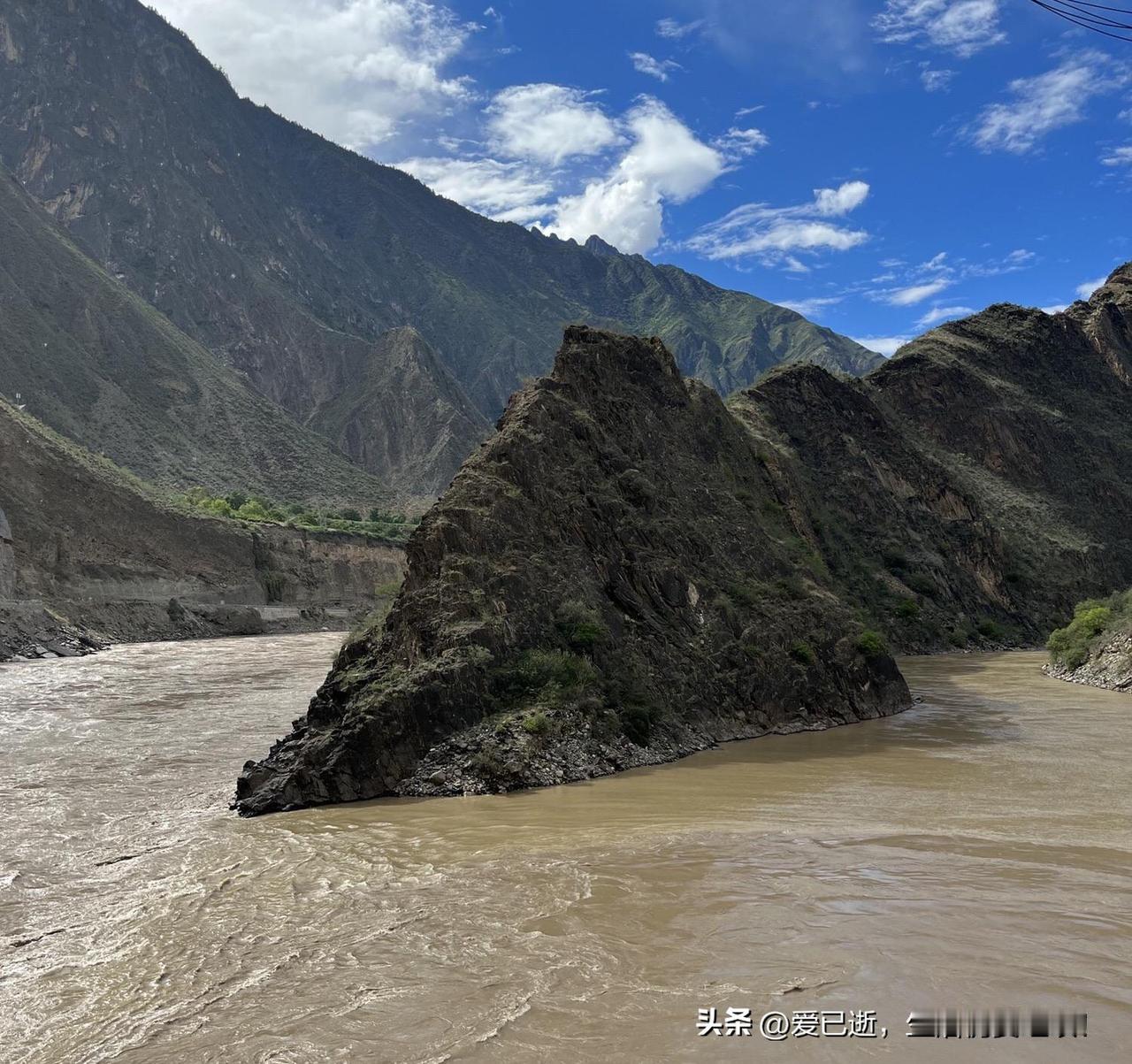 我对下联：一江一谷一人影
求下联交流！
友友请展示下联 友友请出上联 对下联 友