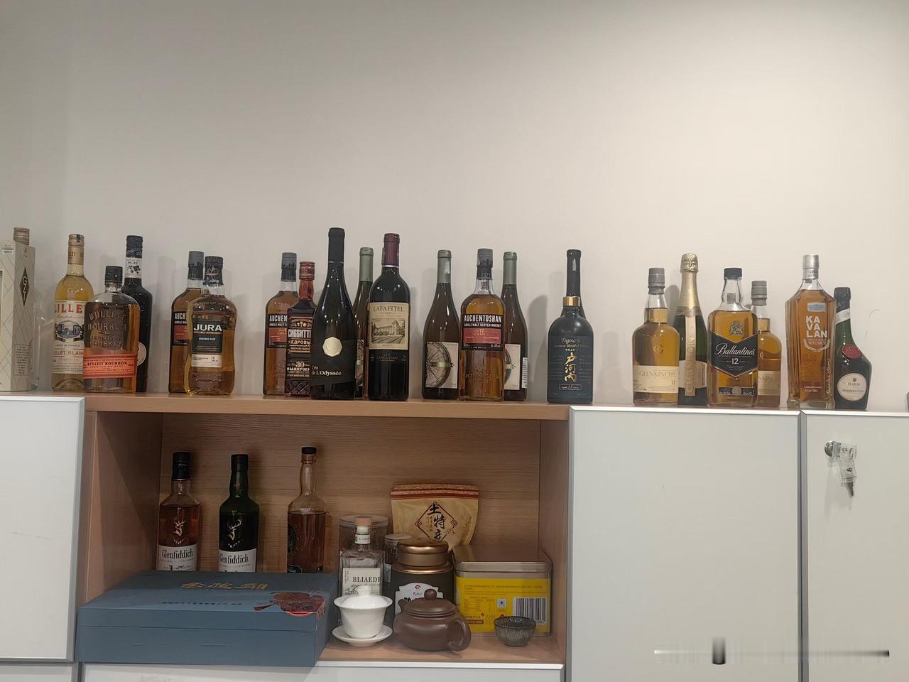 办公室茶酒吧
工作后的微醺
​有酒有肉开整
