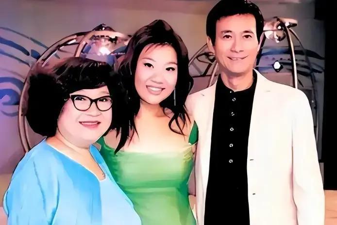 35岁到账6000万那天，她哭了
 
6000万港币躺在信托里整整17年，每月只