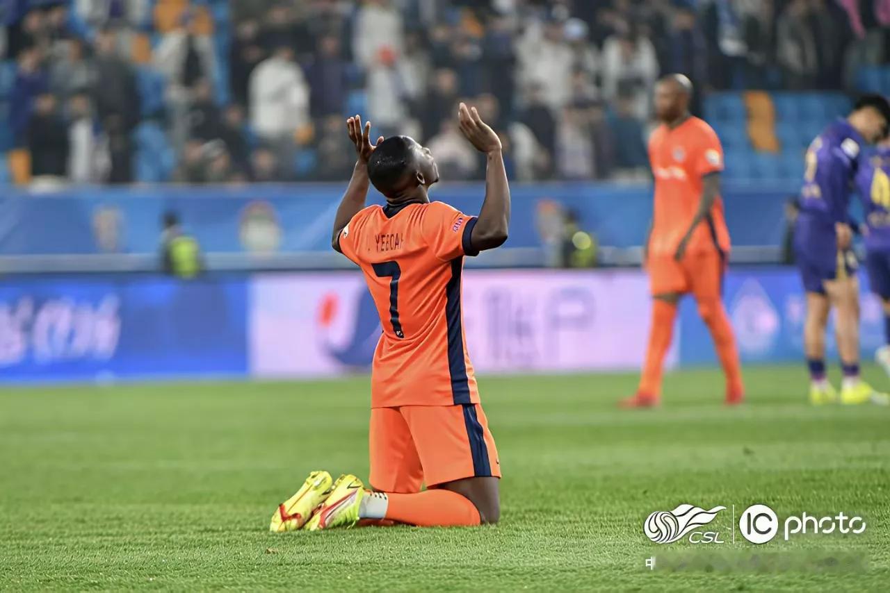 青岛海牛虎口没有拔下牙 但津门虎自己将牙吞下肚子

天津津门虎和青岛海牛的这场比