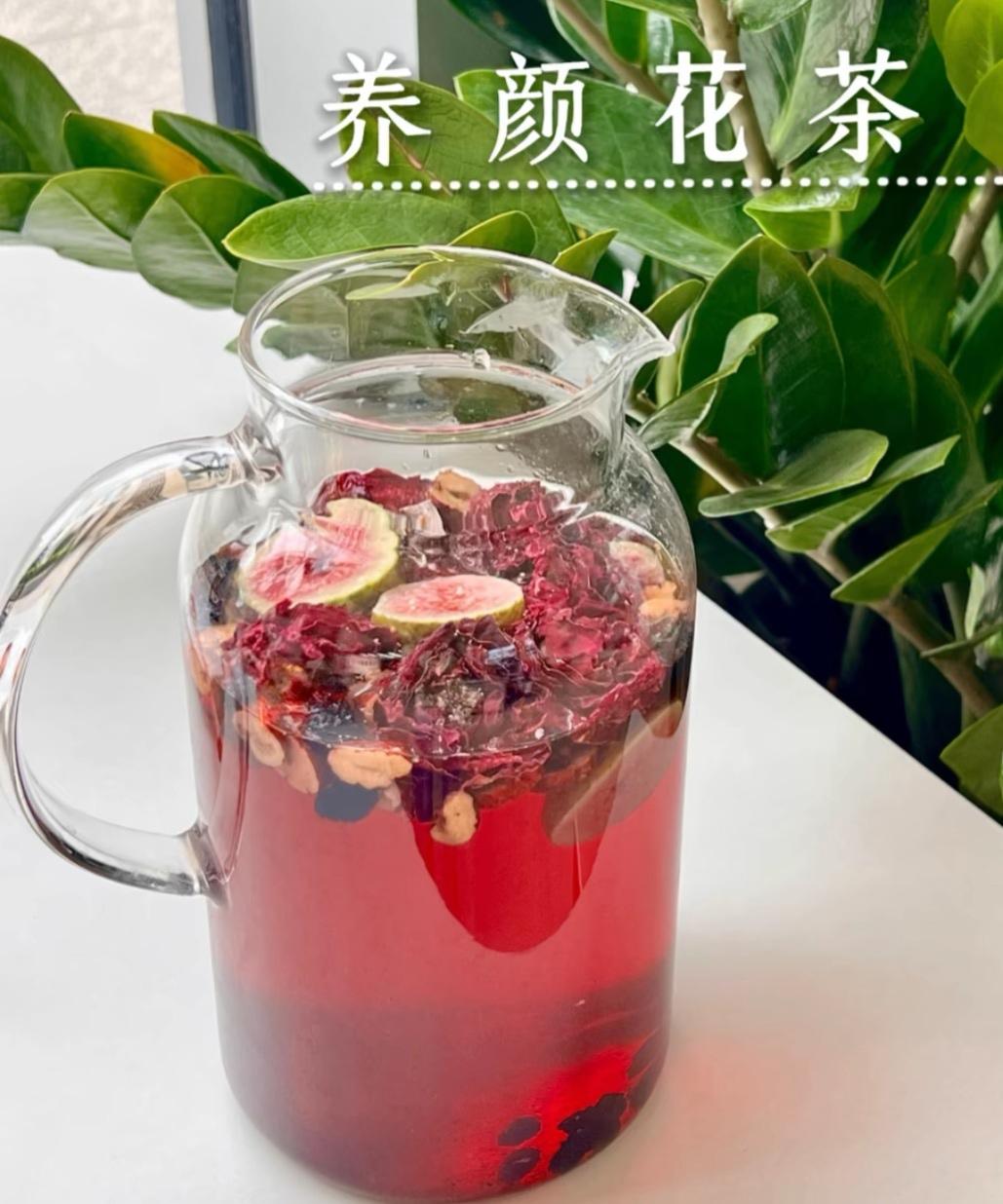 春天适合养肝！推荐四款花茶！
第一款:菊花枸杞茶
第二款:玫瑰陈皮茶
第三款:决