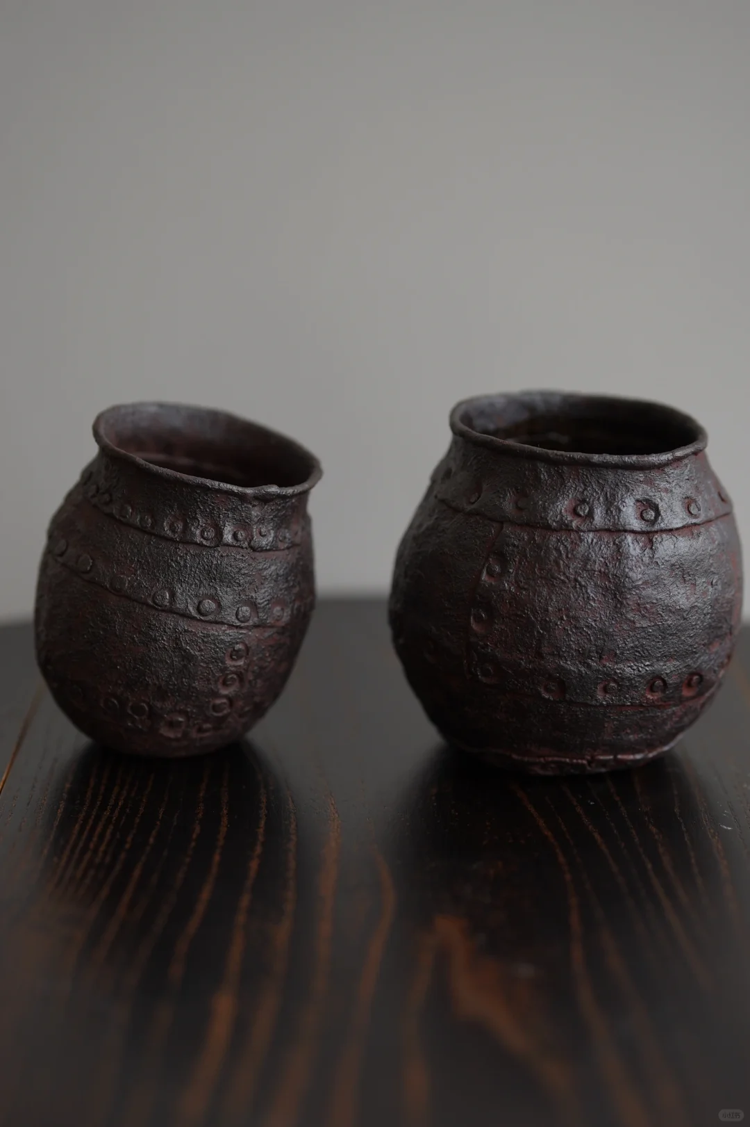 两件仿铁皮建水/手捏紫砂器
