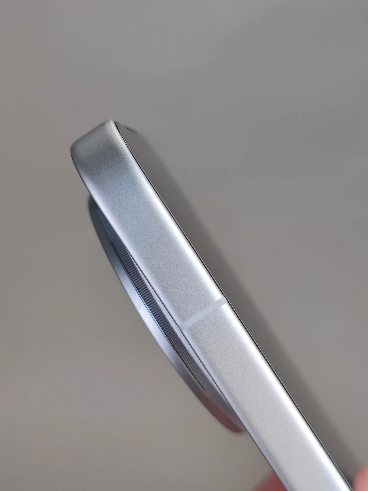 见峰0.2推出也有几个月了，不知道市面上有没有比它更薄的玻璃 AR 膜出现？玻璃