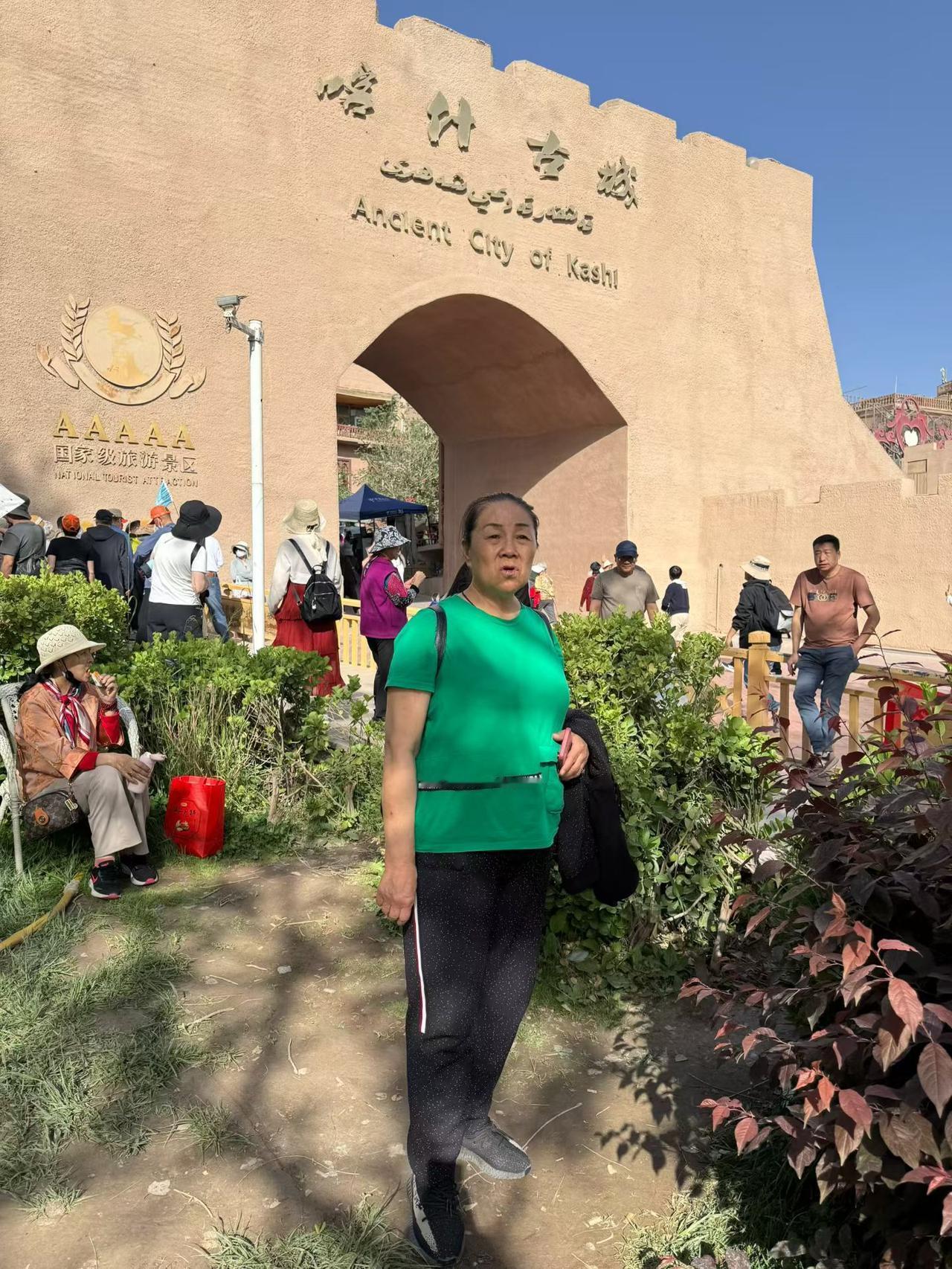 往后余生，不再纠结人情冷暖，不再强求聚散离合。是你的，不用追，自然会留；不是你的