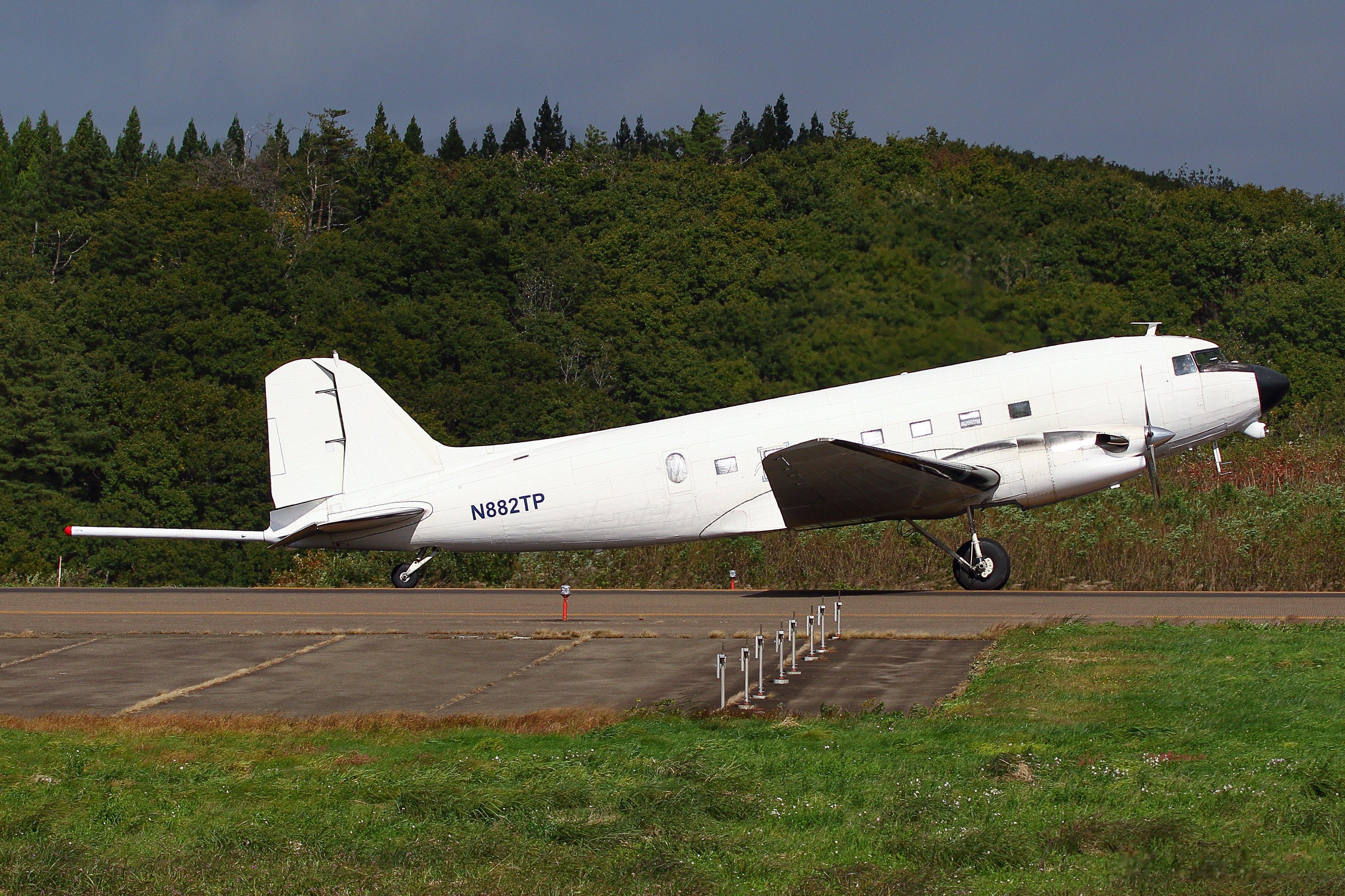 又见古董：出现在秋田县大馆能代机场的DC-3-65TP N882TP#航空[超话
