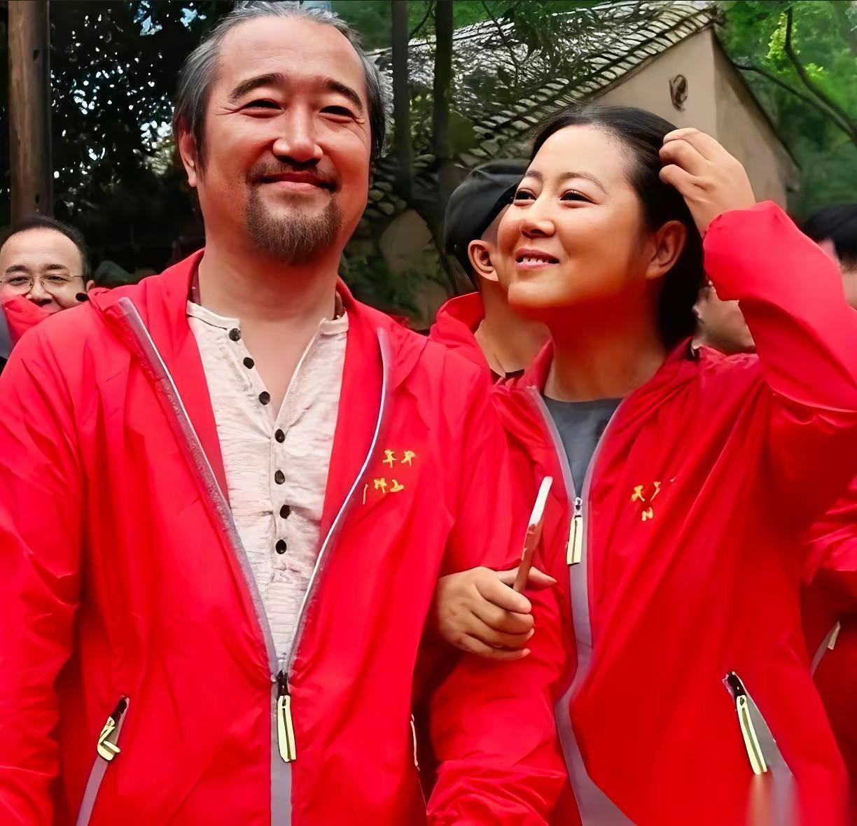 王茜华结婚后，老公周京坚持AA制，于是她瞒着老公直接打掉了孩子，在跟朋友去吃饭时