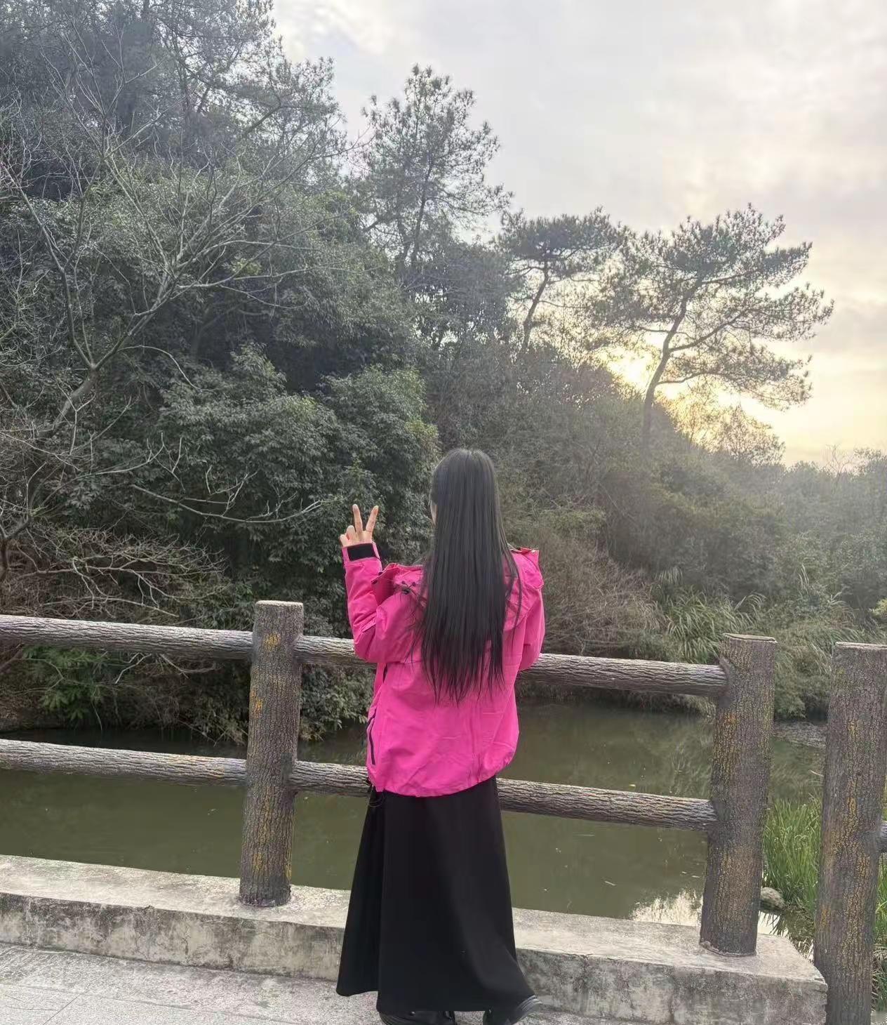 年纪大了 气血有限 只想安安静静的在自己的小圈子待着 不想任何人消耗我的能量和不