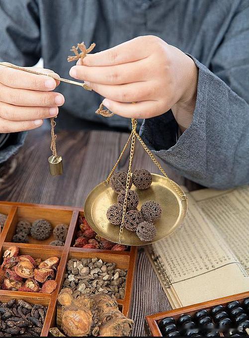 胆囊息肉中医调治医案：从脾胃入手，化解积聚

病例介绍

最近接诊了一位胆囊息肉