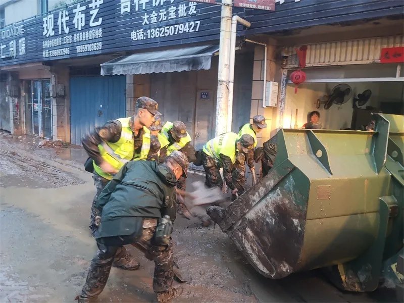 台风“海葵”过境，导致福建省多地发生暴雨洪涝灾害。9月5日，福州市永泰县葛岭镇连