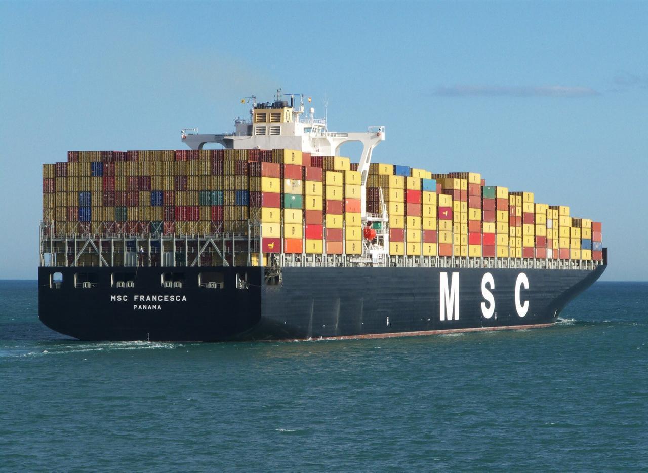 4月22日，伊朗伊斯兰革命卫队海军在霍尔木兹海峡动手了。他们先对三艘货船开火或采