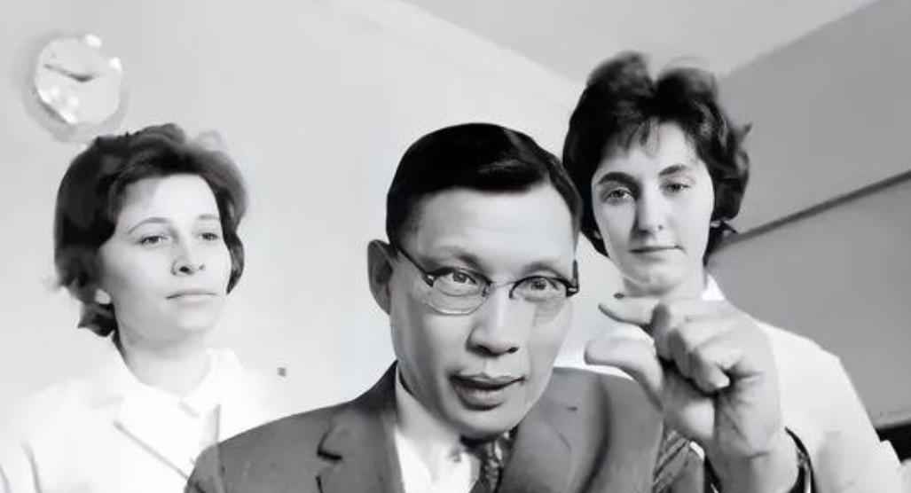 1950年，中国遗传学之父李景均，受到不公正对待后，毅然前往香港，可因为没有身份