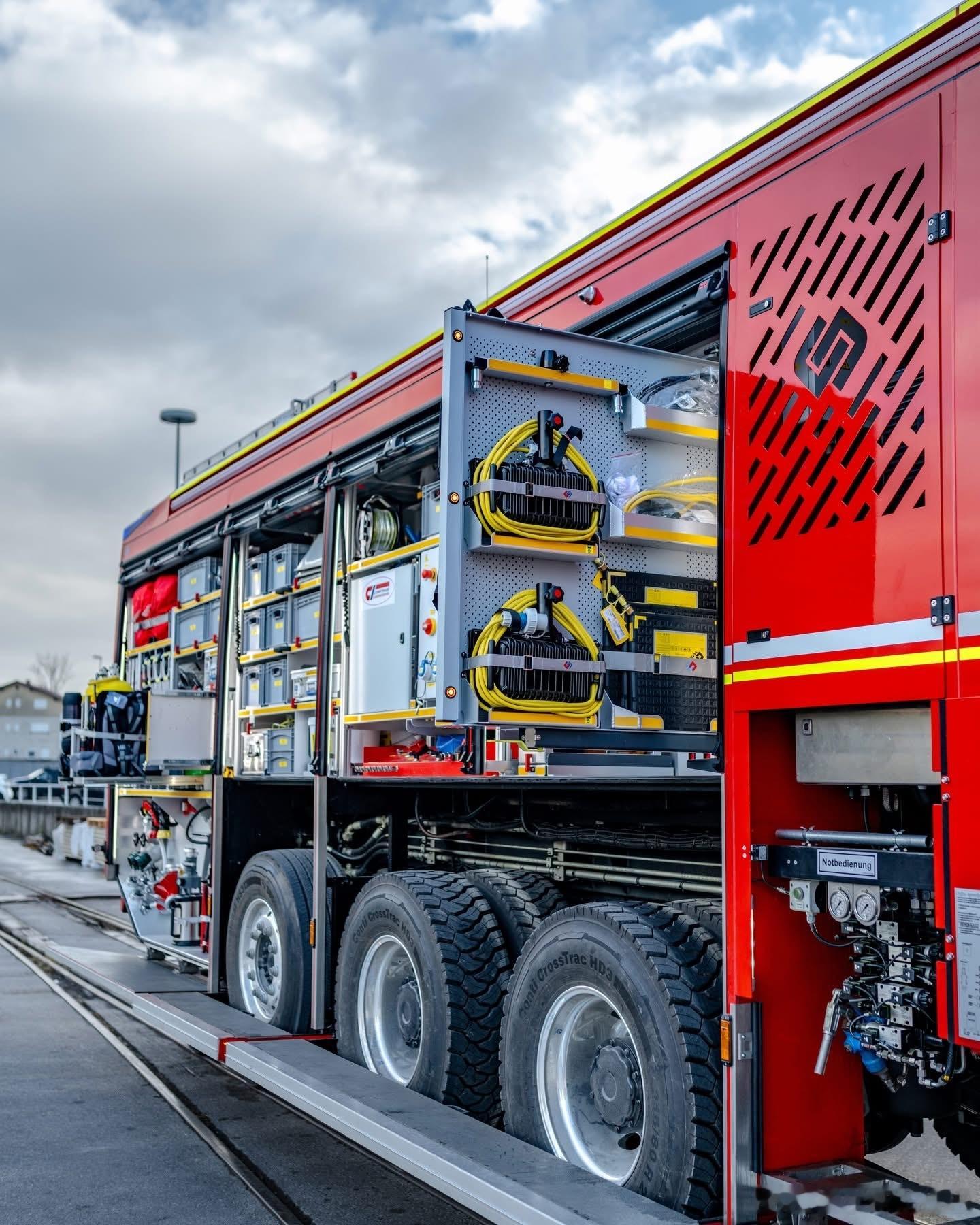 寰宇特车报告路轨两用，基于MAN TGS35.520打造 