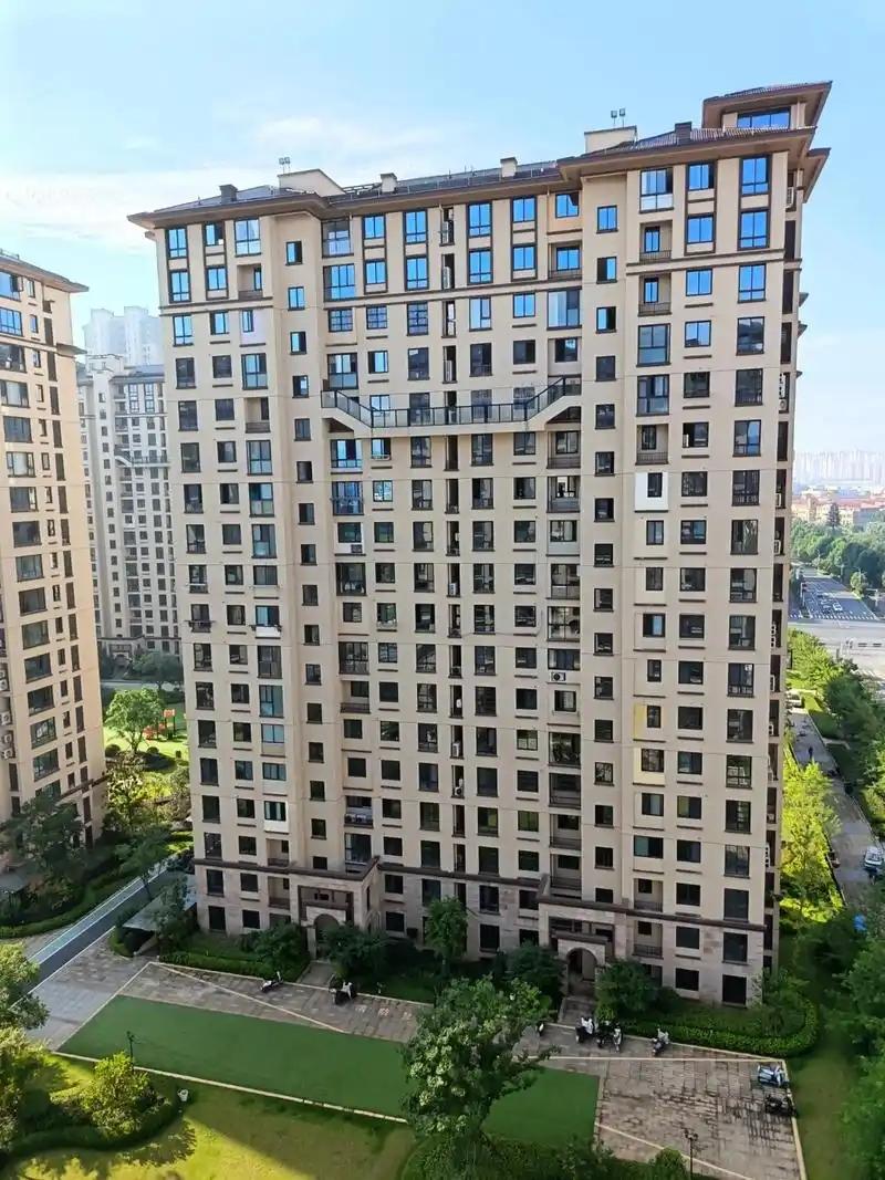 高层住宅正在变成中国城市的定时炸弹
 
台风一刮，你就会发现高层住宅有多可怕。