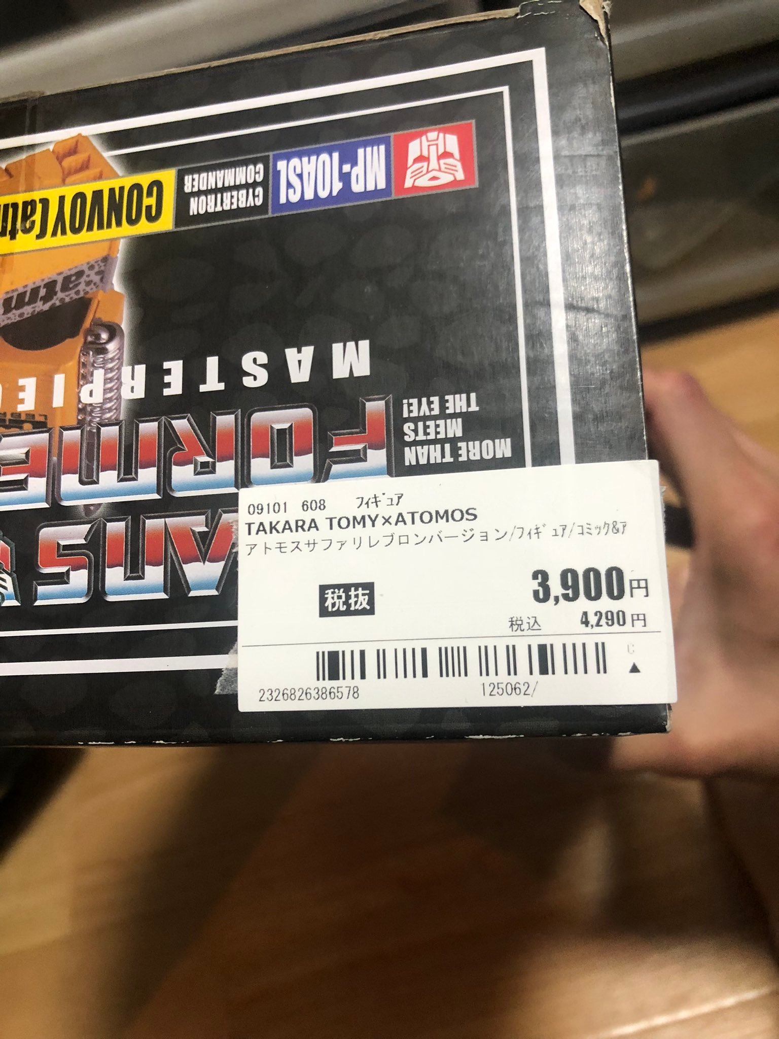 日本中古店真能淘宝 3900日元的勒布朗擎天柱，折合人民币168元变形金刚