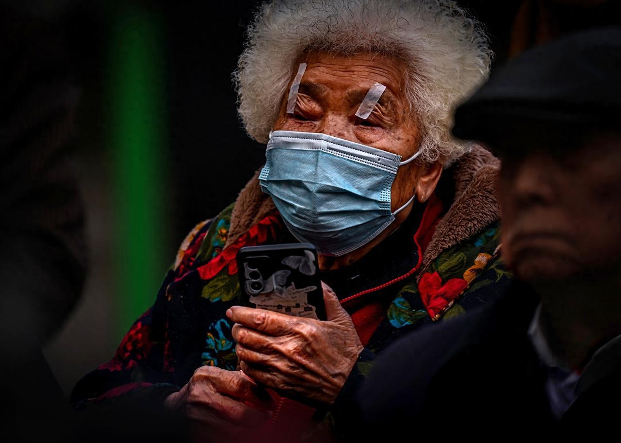 天气回暖，常戴口罩好吗？医生：过了60岁，戴口罩千万注意这3点

天气逐渐回暖，