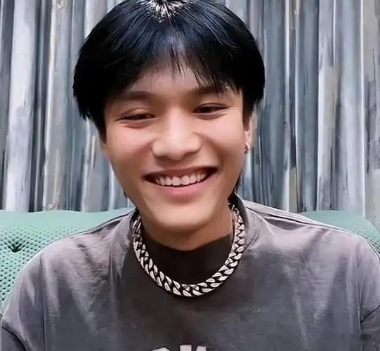 #小杨哥跌出带货榜前20#，有没有可能小杨哥现在已经退居幕后了，用一天播放十几个